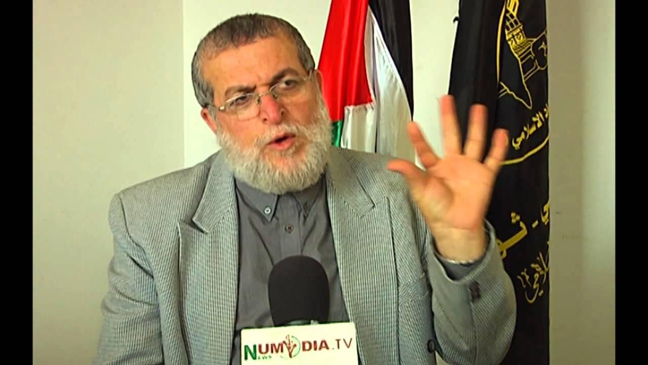 الشيخ عزام يهاتف عريقات للاطمئنان على صحته