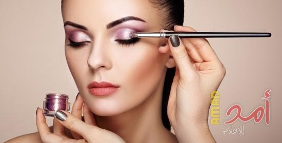 اكتشفي بالصور حيل المكياج المبتكرة لإخفاء انتفاخ العينين