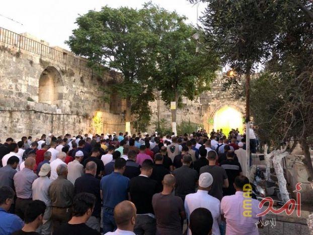 25 ألفاً يؤدون الجمعة برحاب الأقصى رغم اجراءات الاحتلال المشددة في القدس