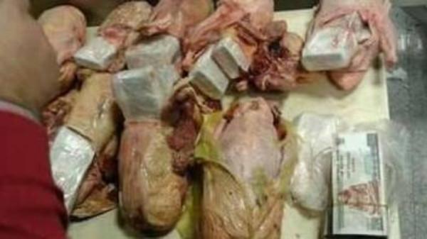 شاب مصري يهرب مليون جنيه داخل "بط مذبوح" عبر مطار أسيوط