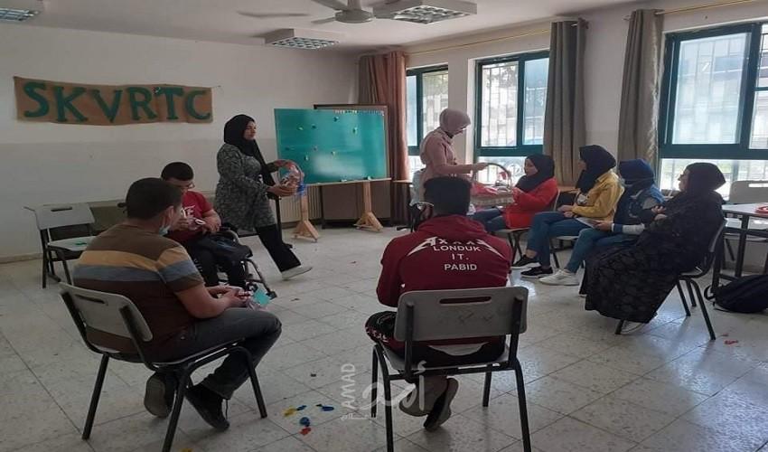 نابلس: مركز الشيخ خليفة يناقش دليل الإرشاد المهني وينفذ نشاطًا تفريغي لطلبته