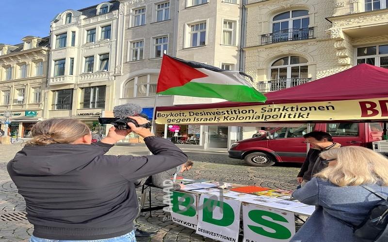 مجموعة مقاطعة إسرائيل والجالية الفلسطينية في ألمانيا تنظمان وقفة تضامنية مع الشعب الفلسطيني
