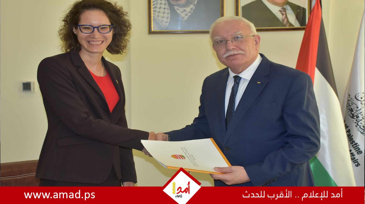 المالكي يتسلم نسخة من أوراق اعتماد سفير هنغاريا الجديد لدى دولة فلسطين