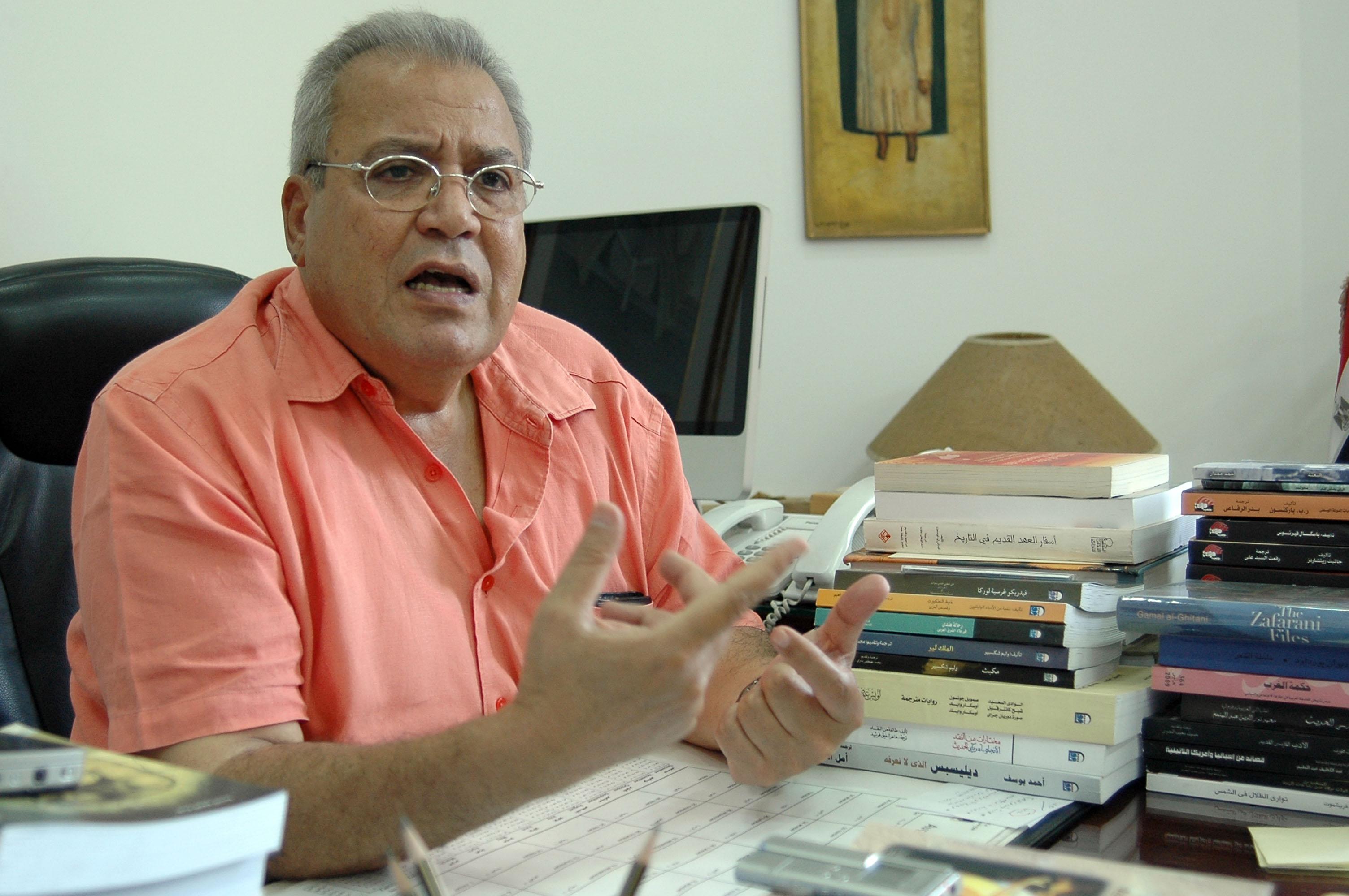 وزير مصري سابق يهاجم الأزهر: الحجاب عادة وليس عبادة.. والإسلام لايعرف سنة وشيعة