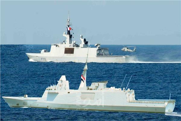 البحرية المصرية والفرنسية تنفذان تدريباً عابراً فى نطاق البحر المتوسط
