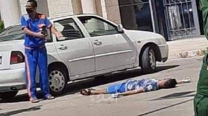 محافظ نابلس يصدر توضيحاً بخصوص فتى ملقى على الأرض في مخيم بلاطة: مصاب بكورونا- فيديو