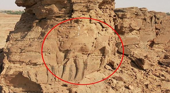 اكتشاف منحوتات صخرية فنية فى صحراء المملكة العربية السعودية