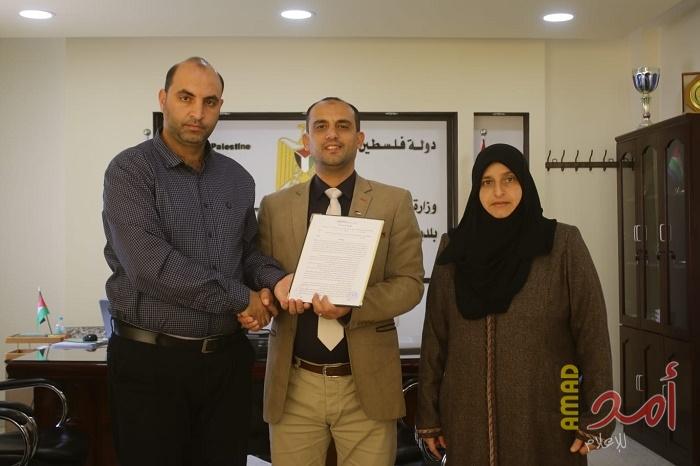 بلدية عبسان الكبيرة تجدد إتفاق إستضافة مركز بناء الشبابي