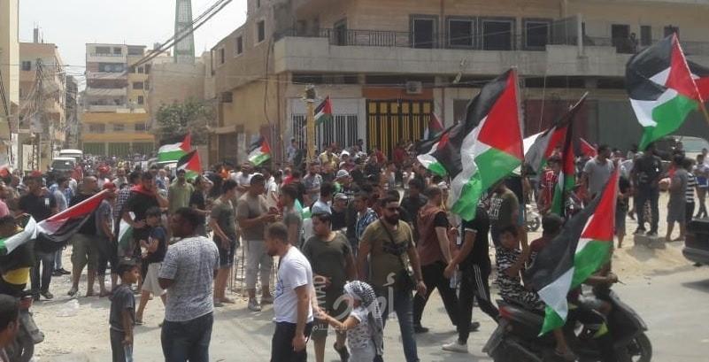لبنان: اللاجئون الفلسطينيون يواصلون احتجاجاتهم ردا على فشل الحكومة بتجميد قرار وزير العمل