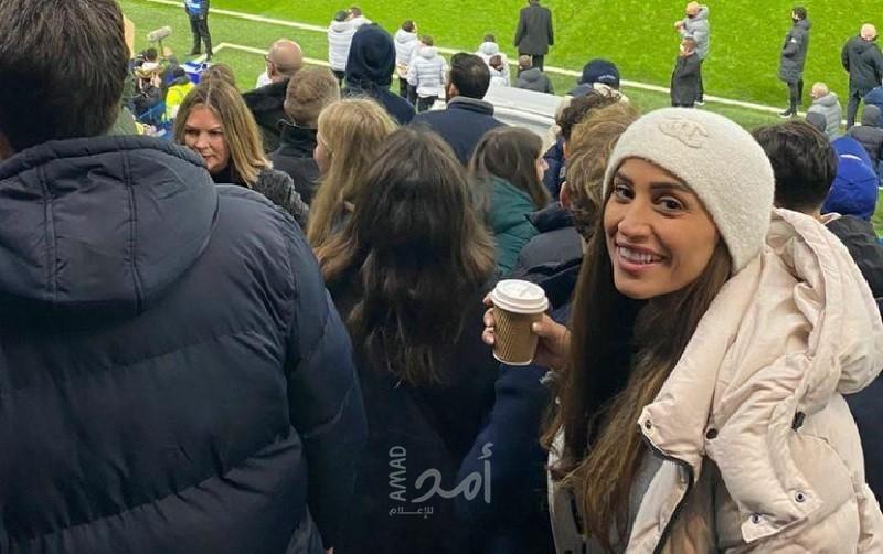 الفنانة المصرية "دينا الشربيني" تخطف الأنظار في مباراة تألق محمد صلاح