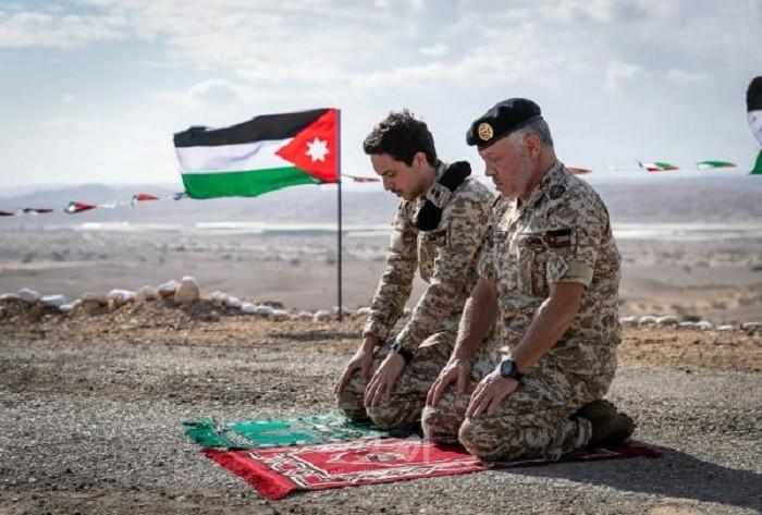 الملك عبدالله يزور منطقة الغمر لأول مرة بعد عودتها للأردن