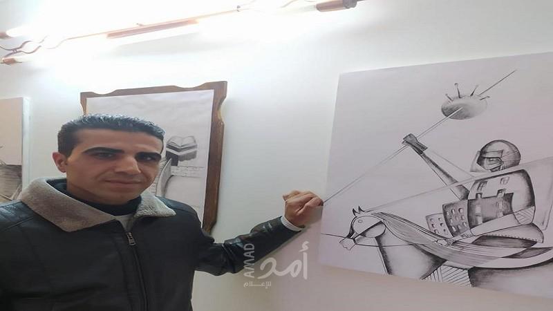 الفنان "ساهر أشتية" يجسد "كورونا" عبر لوحات رغم الحجر المنزلي