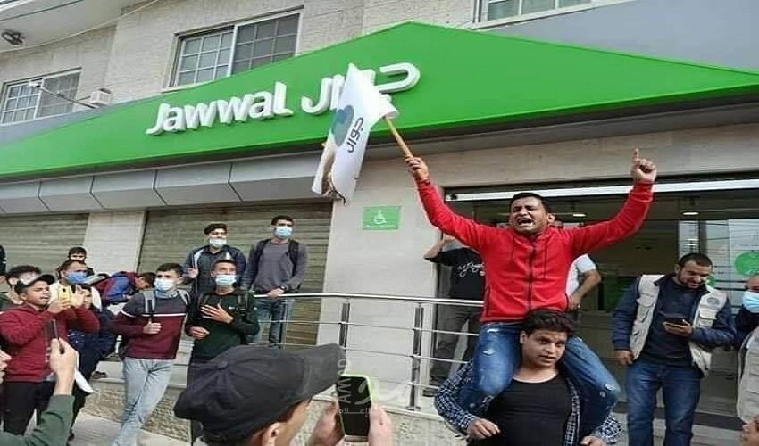 مصدر لـ"أمد": أمن حماس يعتقل عادل المشوخي على خلفية حراك #تسقط_جوال