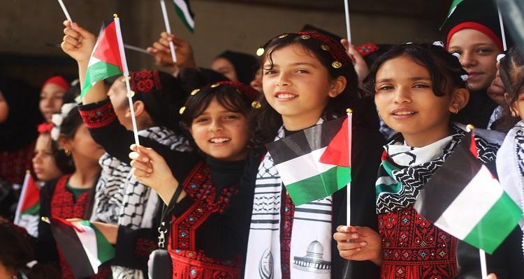 بالصور والفيديو...الألاف من طلاب وطالبات غزة يحيون ذكرى يوم الارض بغناء نشيد موطنى