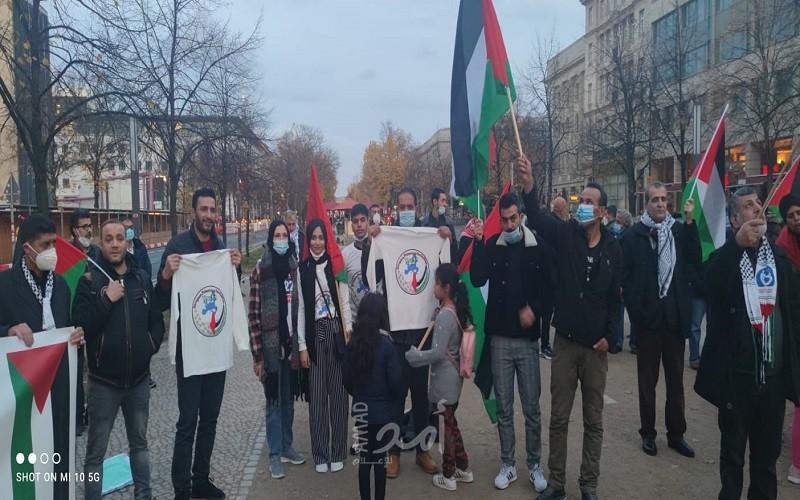 اتحاد الشباب الأوروبي الفلسطيني ينظم وقفة اعتصام أمام السفارة البريطانيةفي ذكرى وعد بلفور