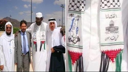 صورة للأخ غير الشقيق لأوباما يرتدي كوفية فلسطينية مكتوب عليها القدس لنا تثير غضب اعلام امريكا