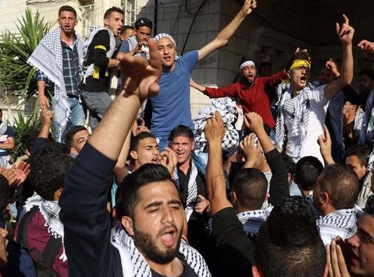 مصادر طلابية: قيادة فتح تقيل الهيئة الادارية للشبيبة في بير زيت بعد بيانها المطالب برحيل عباس