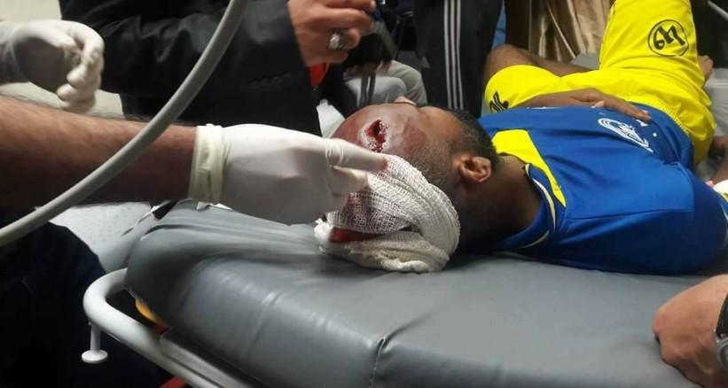 غزة: إصابة لاعب إصابة خطيرة إثر سقوط حجر على رأسه ألقي من الجماهير
