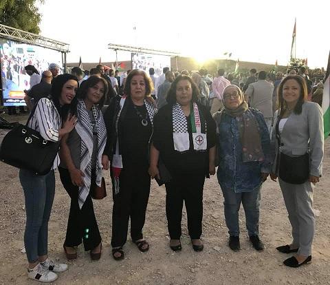 دوائر منظمة التحرير الفلسطينية تنظم وقفة دعم ومبايعة للرئيس في الخان الاحمر