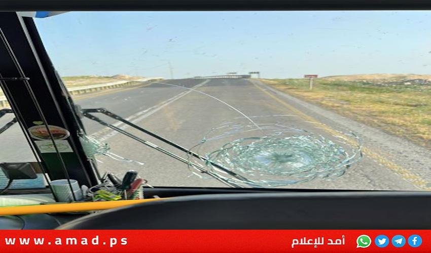 عملية إطلاق نار على حافلة مستوطنين قرب العوجا في الأغوار.. سقوط جرحى