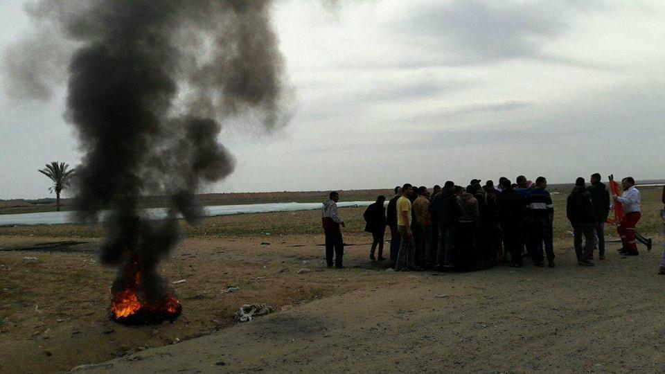 قوات الاحتلال تطلق النار وقنابل الغاز تجاه الشبان المتظاهرين شرقي غزة