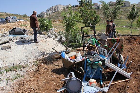 جيش الاحتلال يهدم "كرفانين" ويشرد 17 فردا في حي المكبر