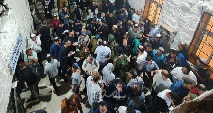 اعتقالات بالضفة الغربية.. وجيش الاحتلال يؤمن دخول (1100) مستوطن إلى "قبر يوسف" بنابلس