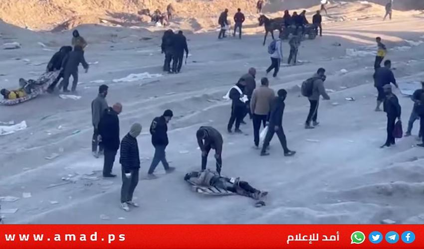 جيش الاحتلال يستهدف مواطنين ينتظرون المساعدات على الطريق الساحلي غرب غزة