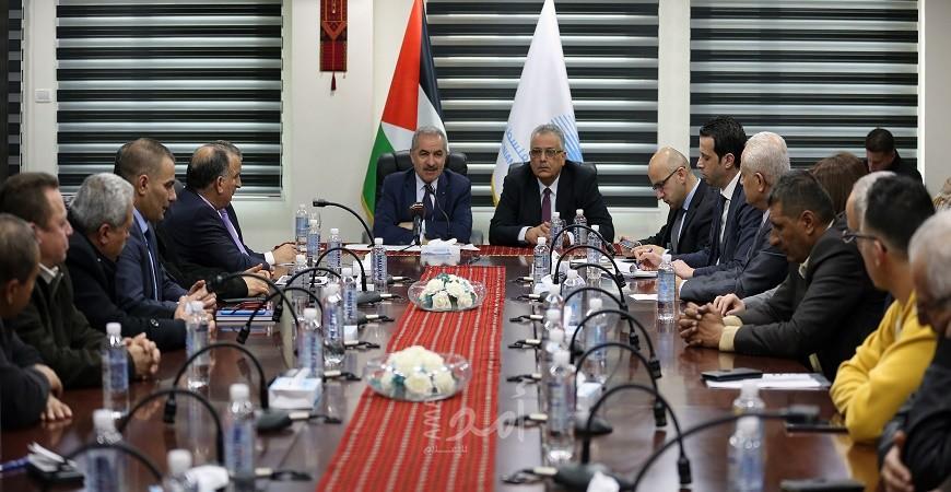 أشتية: على البلديات والهيئات المحلية القيام بواجبها في تحصيل فواتير وديون المياه