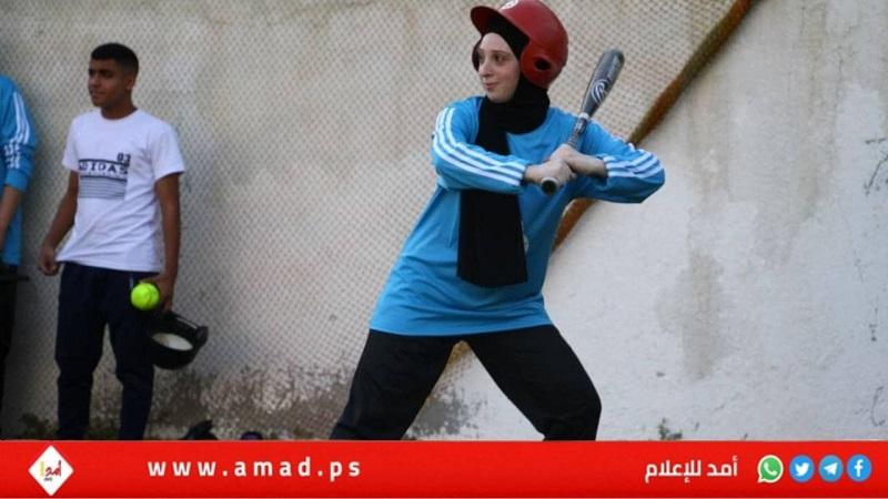 تقرير: فتياتٌ في غزة يمارسن رياضة "البيسبول 5": طموح للوصول إلى العالمية- صور