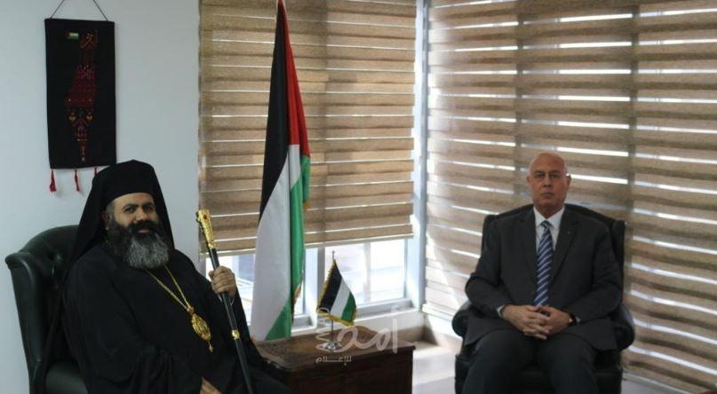 السفير دياب اللوح يستقبل رئيس الكنيسة الأرثوذكسية الفلسطينية بالولايات المتحدة الأمريكية