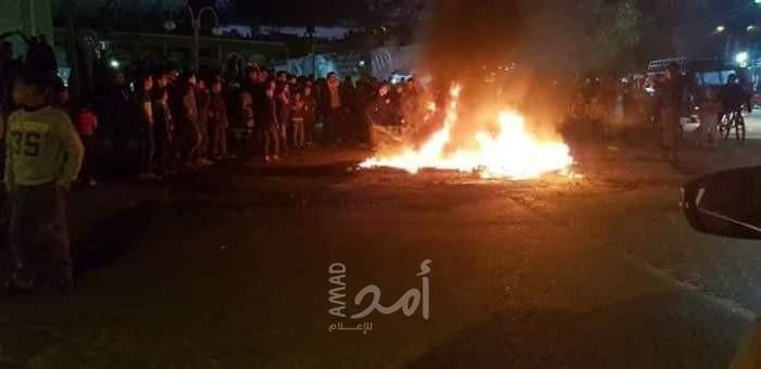 غزة: مواطنون يشعلون الإطارات تنديداً بصفقة ترامب ويهتفون بالوحدة الوطنية لافشالها