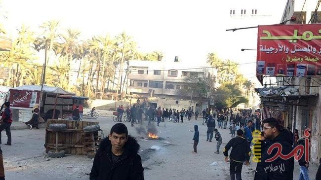 حراك بدنا نعيش.. فيديو يظهر اقتحام أجهزة حماس لمنازل المواطنين والاعتداء عليهم