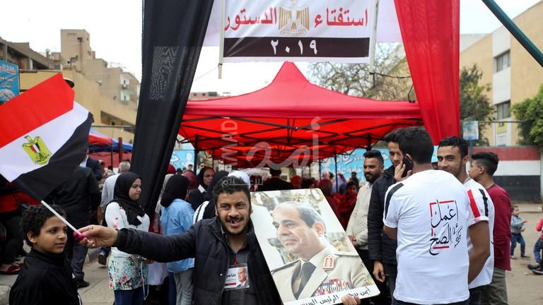 الهيئة الوطنية للانتخابات تصدر توضيحا بشأن استفتاء الدستور: فاجأنا إقبال المصريين