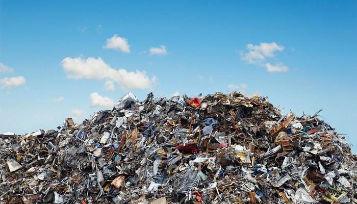 أستراليان يستعيدان خاتم زواجهما من وسط أطنان النفايات