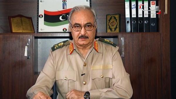 الجنرال حفتر يعزز مكانته في ليبيا بعد السيطرة على موانئ النفط
