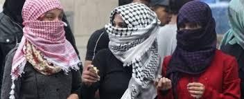 النساء يشكلن 49.2% من عدد السكان في الضفة والقدس والقطاع..وارقام تكشف عمق التمييز ضدهن