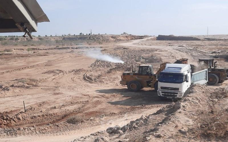 غزة: قوات الاحتلال تطلق قنابل الغاز نحو مفتشي مقالع الرمال بالمنطقة الوسطى - فيديو