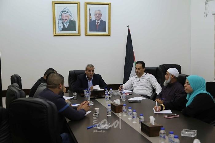محافظ قلقيلية يترأس اجتماعاً للجنة الطوارئ الاجتماعية