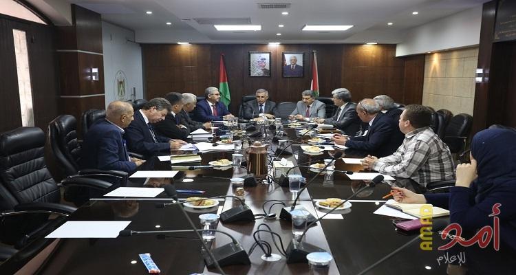 الأعرج يترأس الاجتماع الدوري للفريق الوطني للتنمية الاقتصادية المحلية