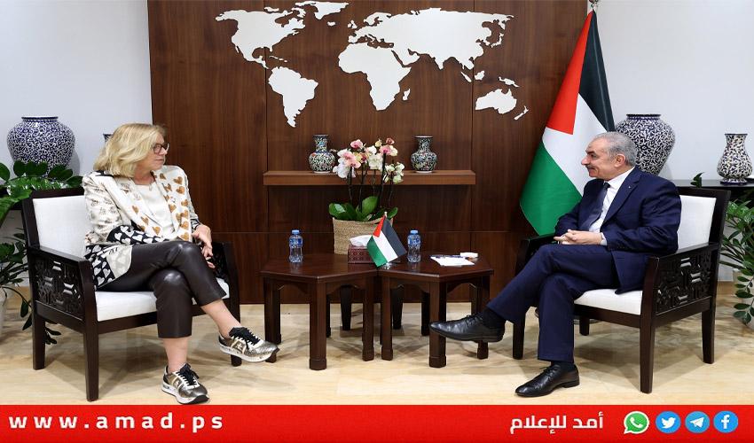 اشتية يبحث مع كاغ سبل زيادة إدخال المساعدات ووصولها إلى أنحاء قطاع غزة ووقف الحرب