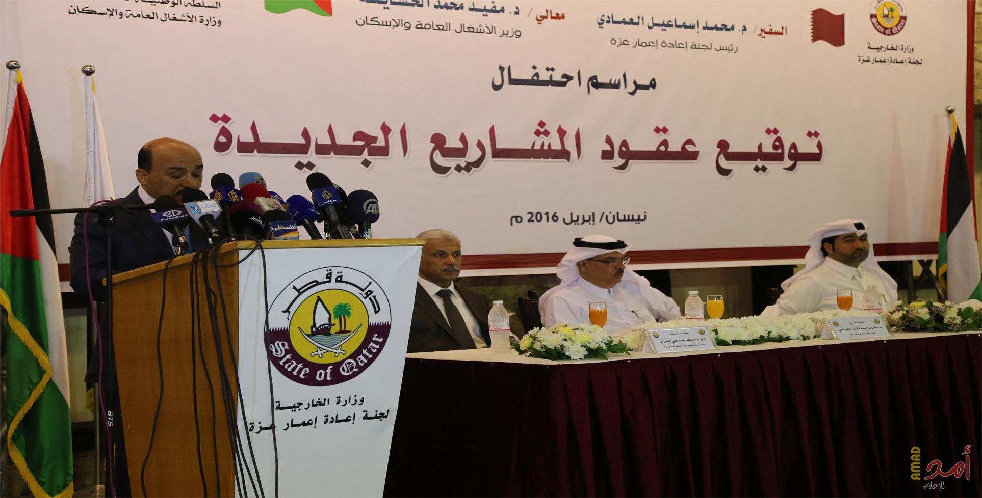بالصور.. الحساينة والعمادي يوقعان عقود عدد من مشاريع الاعمار الجديدة