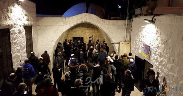 بالفيديو.. جيش الاحتلال يؤمن دخول مئات المستوطنين إلى جنوب نابلس