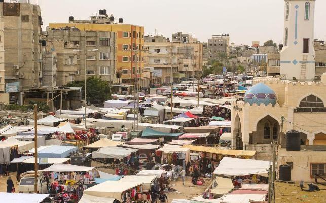 بلدية خان يونس تناقش خطة إغلاق سوق الأربعاء