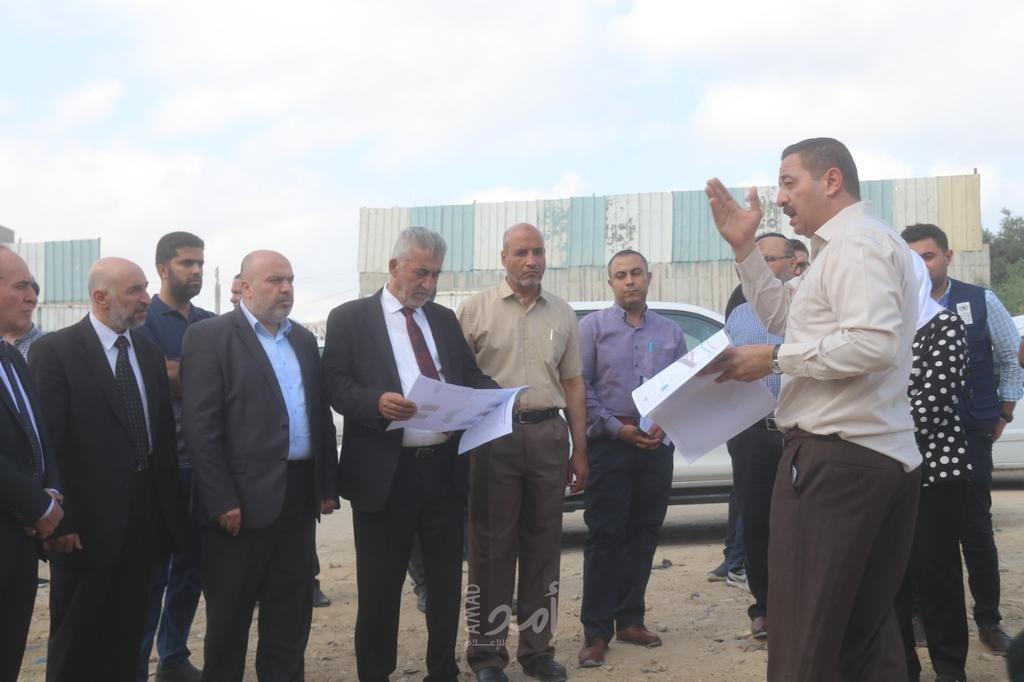 وزير الحكم المحلي يتفقد مشروع تطوير وادي غزة