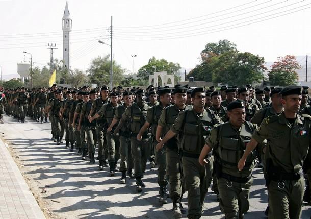 أبو عيشة: السلطة تخطط لإحالة 18 ألف عسكري للتقاعد..والمدنيين اختياري وبشروط !