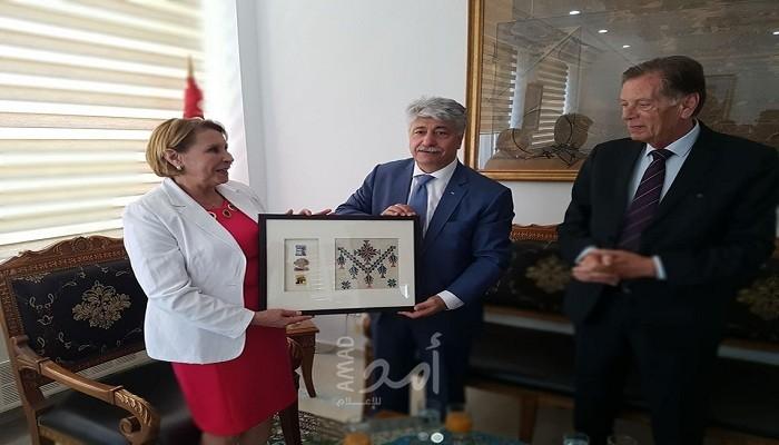 د. مجدلاني ووزيرة الأسرة والطفولة وكبار السّن ويبحثان تطوير الكوادر بإطار معهد الطفولة بتونس