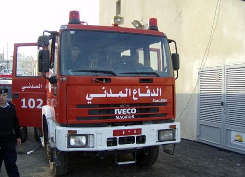 الدفاع المدني ينقذ أم وطفلها من حريق في منزل وسط غزة