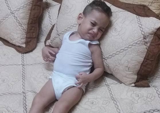 مواطن من غزة يناشد الرئيس عباس انقاذ حياة طفله
