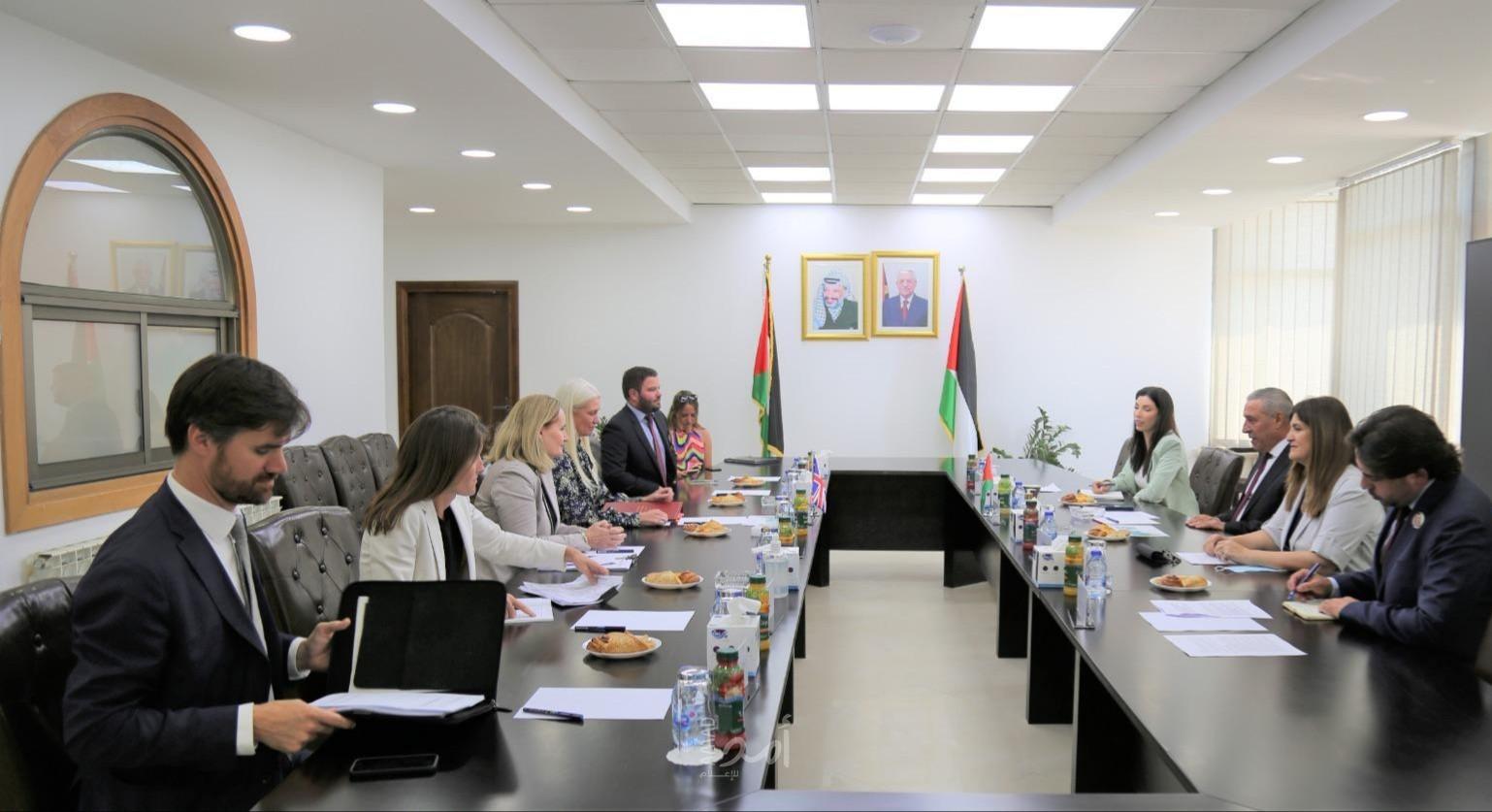 الشيخ يستقبل وزيرة الدولة لشؤون آسيا والشرق الأوسط في الخارجية البريطانية